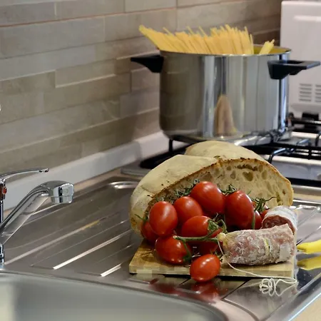 Alexandra Exclusive * נאפולי