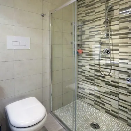 Alexandra Exclusive アパート *